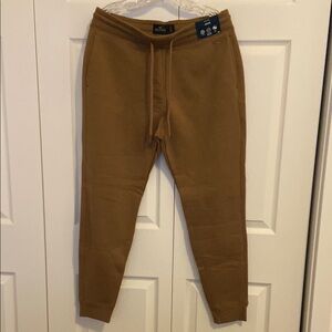 Hollister  jogger pants. Joggers size L large
NWT brown women’s or men’s